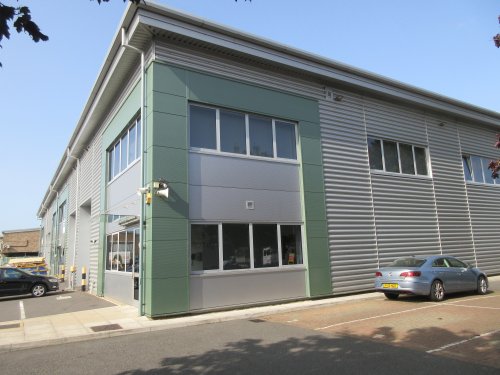 Industrial / Warehouse  to let in Sunbury On Thames