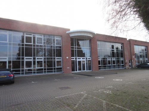 Industrial / Warehouse  to let in Woking
