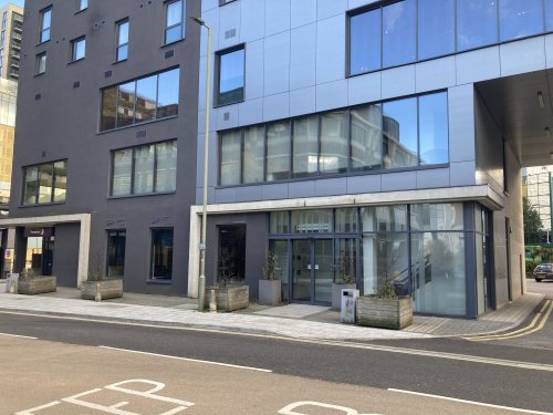 Office  to let in Woking