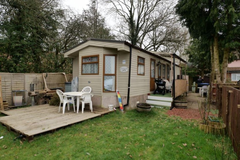 Commercial Property For Sale in East Grinstead RH19 3PP