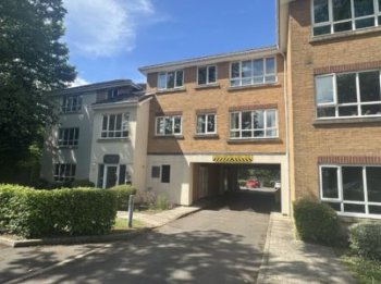 Modern purpose built apartment for sale in Crawley