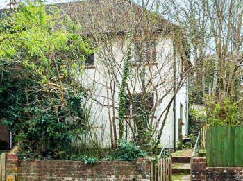Freehold house for sale in Guildford