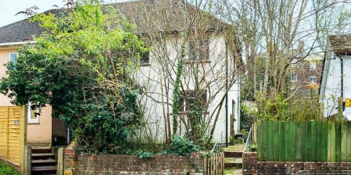 Freehold house for sale in Guildford