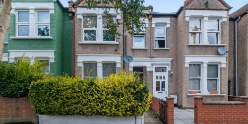 Ground floor flat for sale in Tooting, London SW17