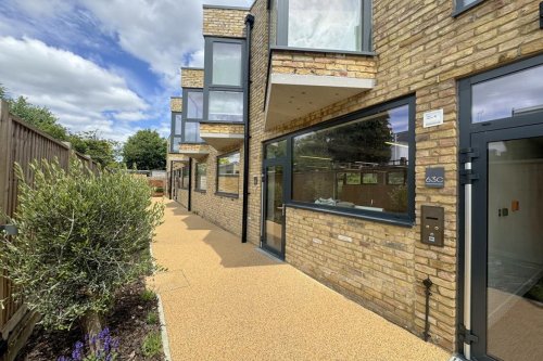 Ground Floor Commercial Unit For Sale or To Let in Kew, Richmond, TW9