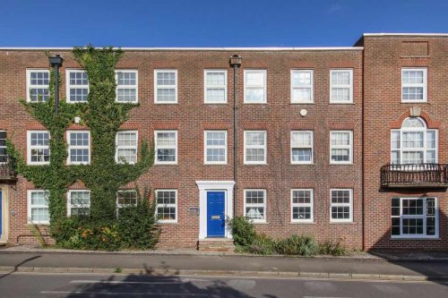 Office building for sale in Farnham
