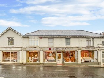Showroom with Development Potential For Sale in Haslemere, Surrey