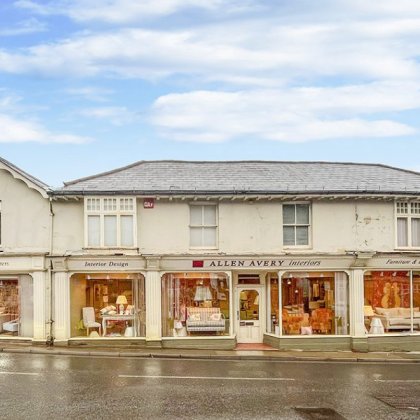 Freehold Commercial Building For Sale in Haslemere, GU27