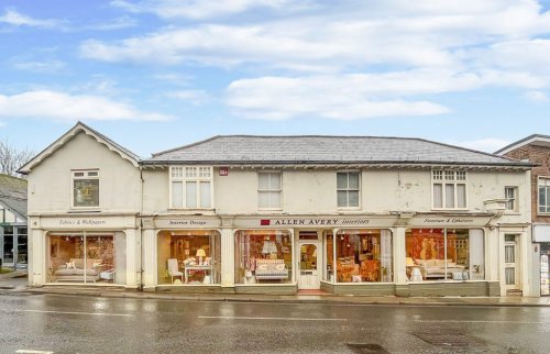 Freehold Commercial Building For Sale in Haslemere, GU27