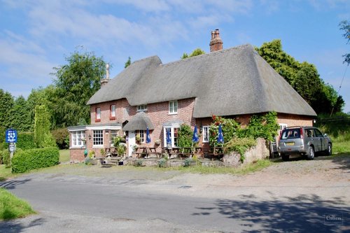 17th Century pub for sale in Bottlesford