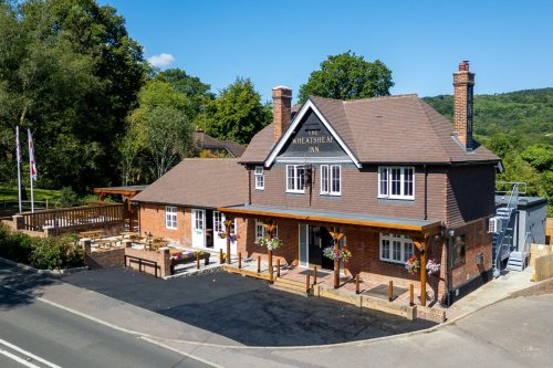 Detached inn for sale or to let in Haslemere