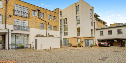 Modern studio for sale or to let in Kennington