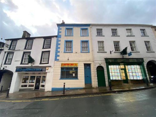 Prime retail / 4 bed townhouse for sale in Clitheroe