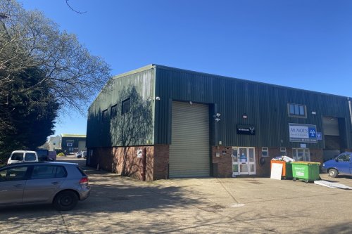 Prominent End of Terrace Industrial Unit For Sale or To Let in Kemsing