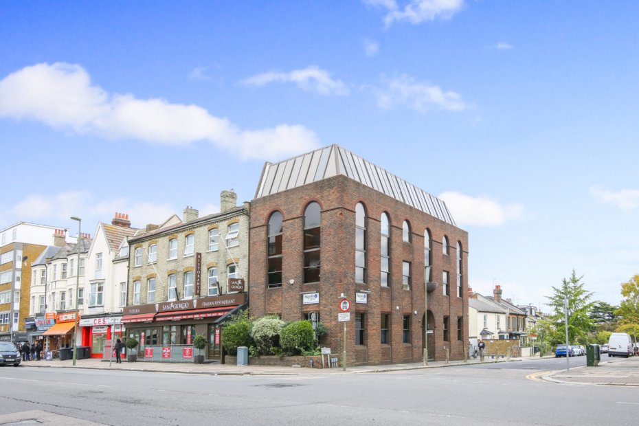 Offices For Let in North Finchley N12 9RT