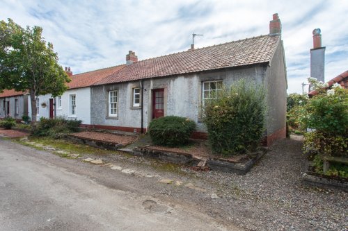 Cottage for Sale in Charlestown, Dunfermline, KY11