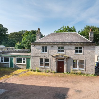 Traditional House, Office and Yard For Sale in Carnwath, Lanarkshire