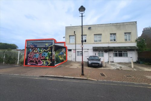 Garage For Sale in Penge, London, SE20