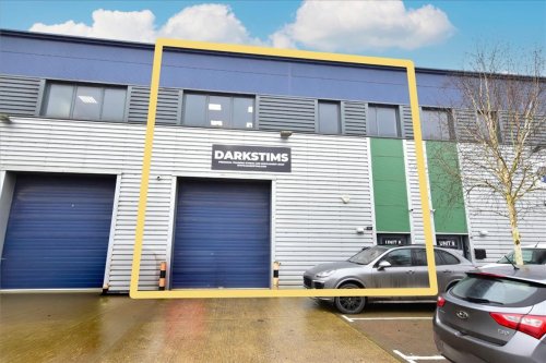 Industrial Unit For Sale in Hemel Hempstead, Herefordshire, HP3
