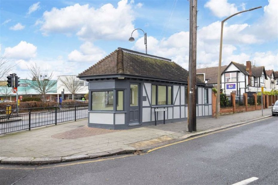 Commercial Property For Let in Chingford E4 6AN