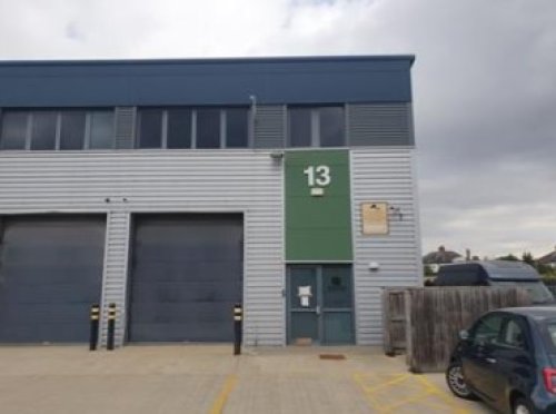 Industrial / warehouse unit to let in Hampton