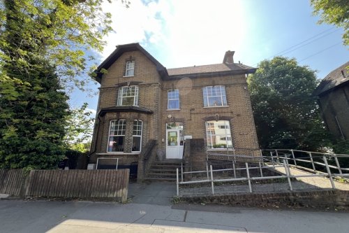 Commercial building for sale in Purley