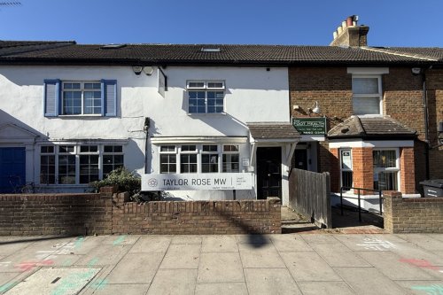 Self-contained Office for Sale in Coulsdon, Surrey, CR5
