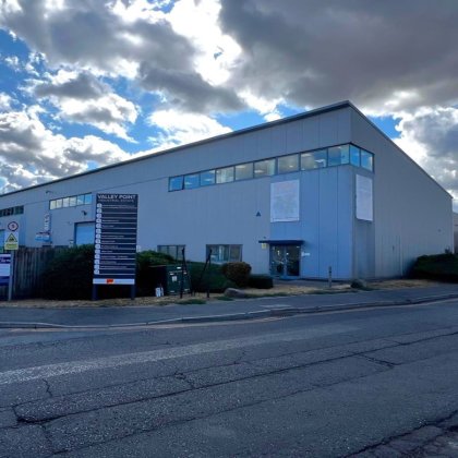 Modern Warehouse Unit with Office For Sale in Croydon, Surrey