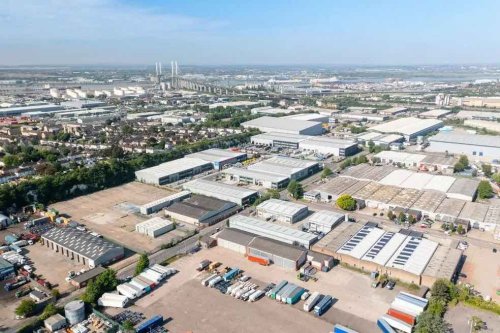 Freehold warehouses / office for sale in Grays