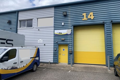 Modern light industrial / workshop unit for sale or to let in Erith