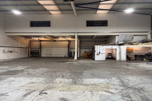 Light Industrial Trade Unit in Brentwood, Essex, CM13