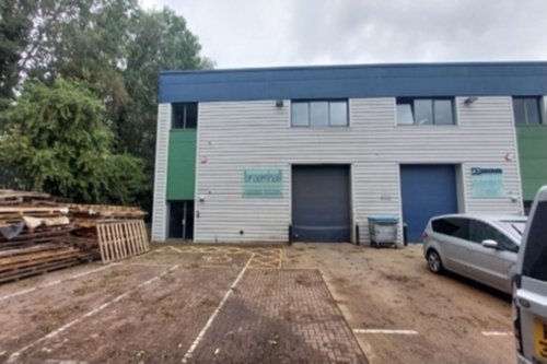 Light Industrial Trade Unit in Brentwood, Essex, CM13