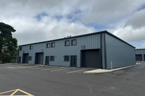  Vacant industrial unit for sale or to let in Yeovil